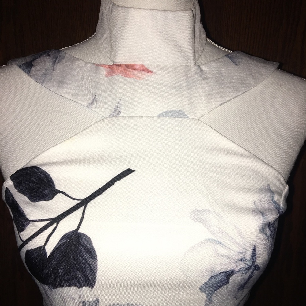 Two Piece Set. - Picture 2 of 7
